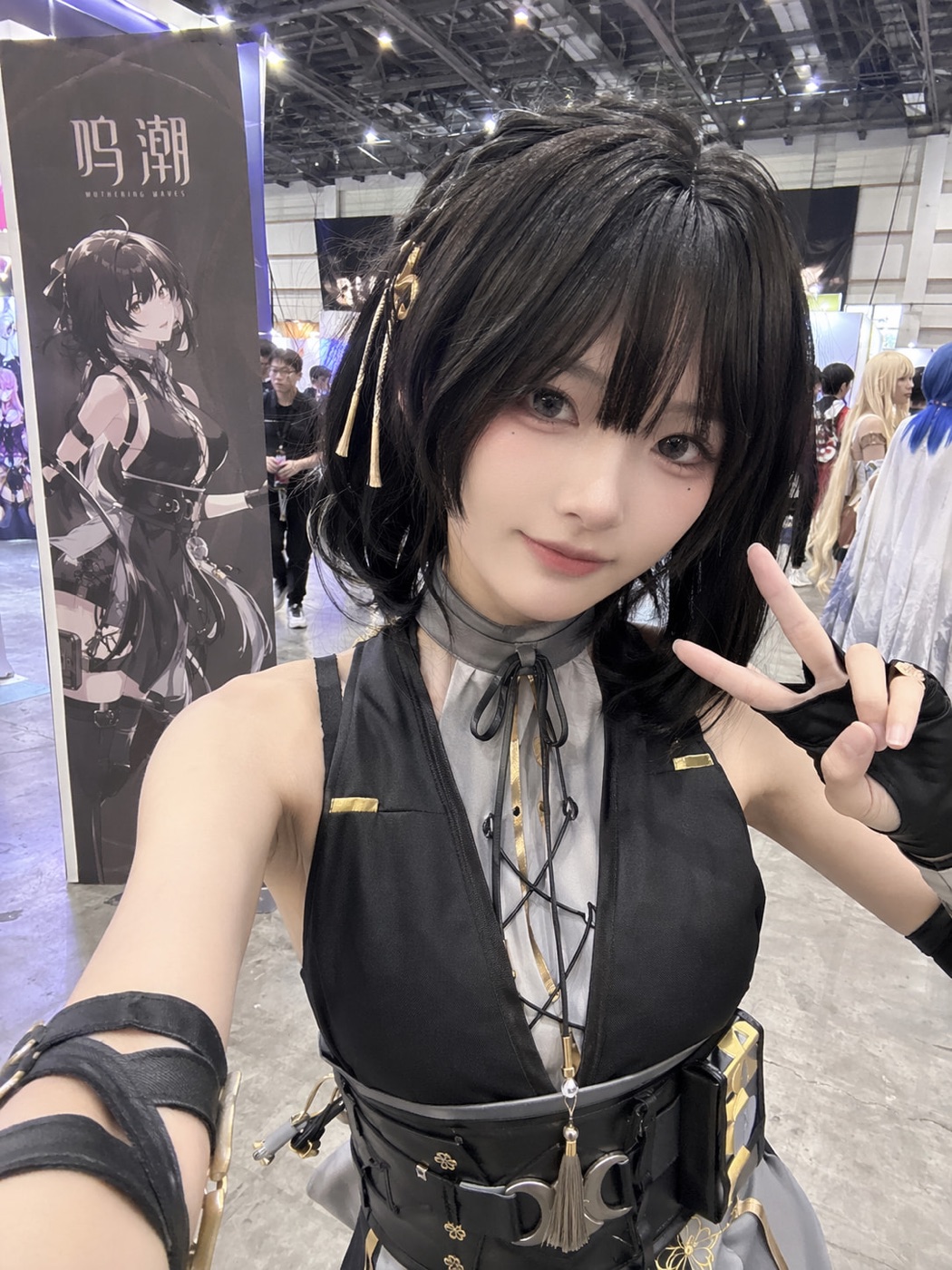 Fake Douyin livestream: Elon Musk selling SpaceX Starship trinket at ¥19.9 with gift counter, follow button, and pinned-comment product card — all AI-generated in one prompt.